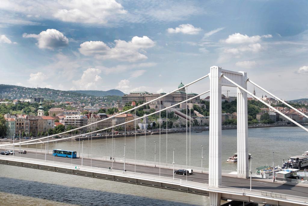 Riverside Flat With King Castle View *