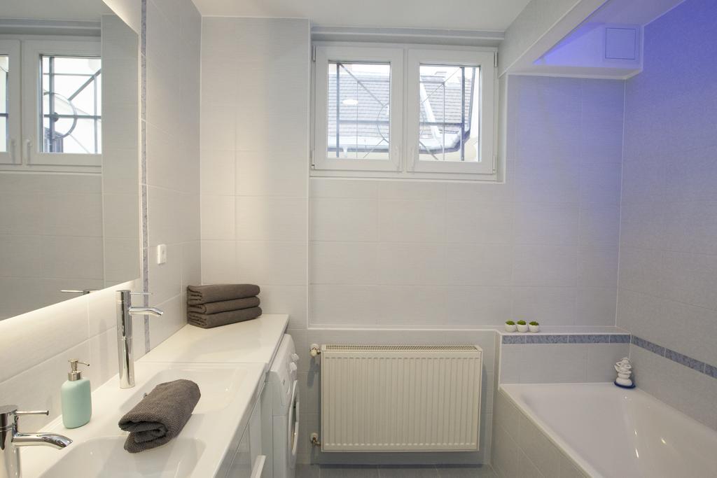 Apartament Riverside Flat With King Castle View *