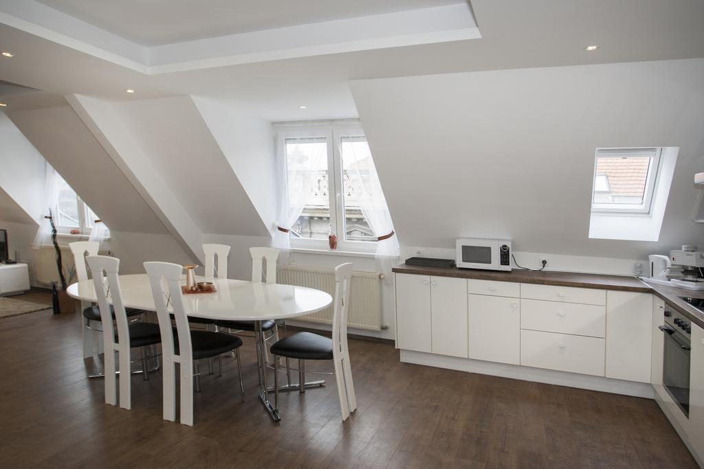 Apartament Riverside Flat With King Castle View